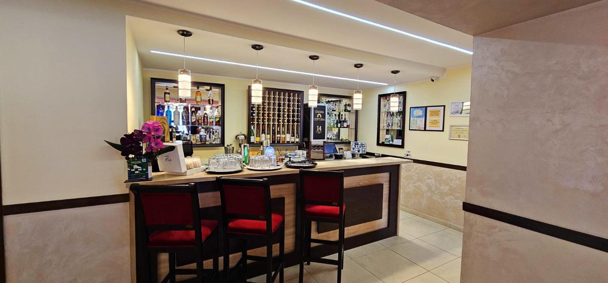 Pensiune Restaurant Pizzerie 2 Pauni Borşa エクステリア 写真